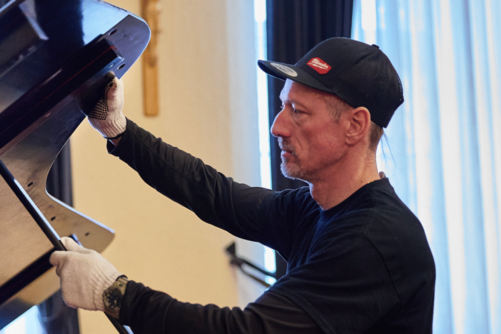 Un de nos déménageurs, très minutieux lors d'un déménagement de piano